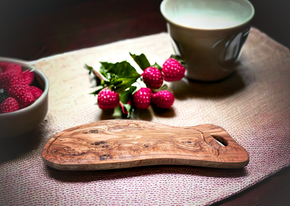 Organic Elegance: Olive Wood Cutting Board with Grip Handle (21-1/2 x 12 x 1 inch) - Versatile Culinary Essential & Stunning Charcuterie Display